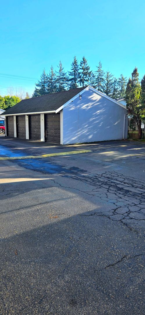 Building Photo - NOW $2,499 (Was $2,599) + $500 OFF First Month if You Move in by April 1!