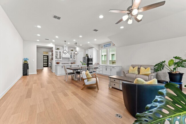 Building Photo - 21215 Palm Arbor Dr