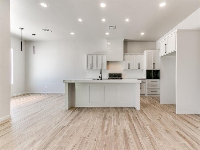 Building Photo - 25198 Scarlett St