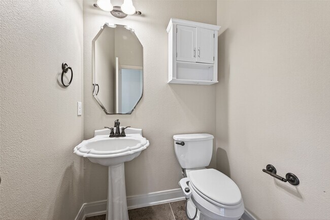 Building Photo - 17311 Quiet Shores Dr