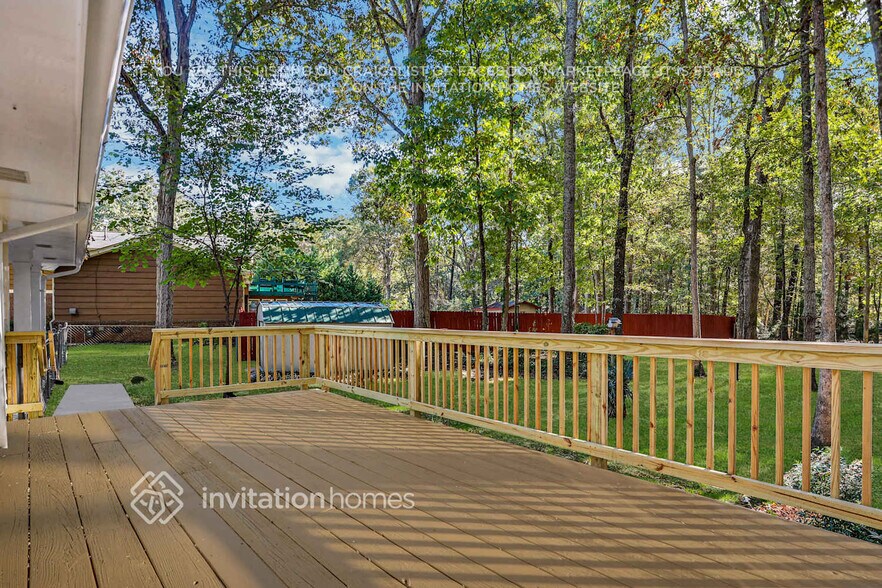 Building Photo - 492 Summit Dr