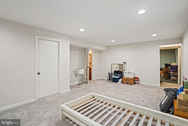 Building Photo - 6117 Larstan Dr