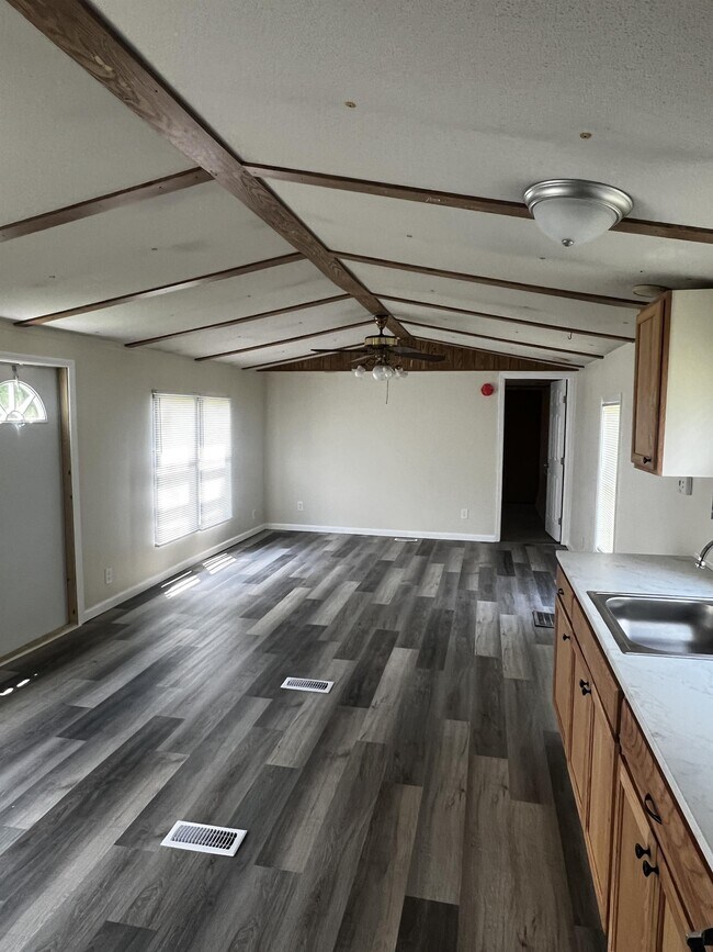 Building Photo - 1027 Aaron Ln