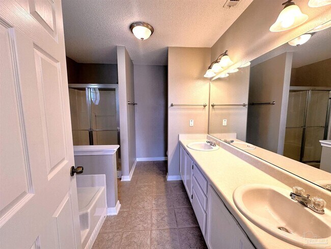 Building Photo - 3329 Tiller Ct