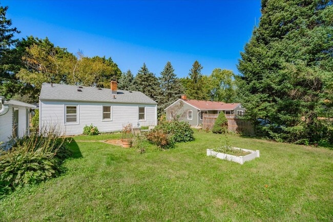 Building Photo - 401 Merrill Crest Dr