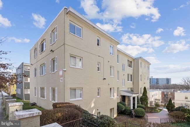 Building Photo - 713 Brandywine St SE