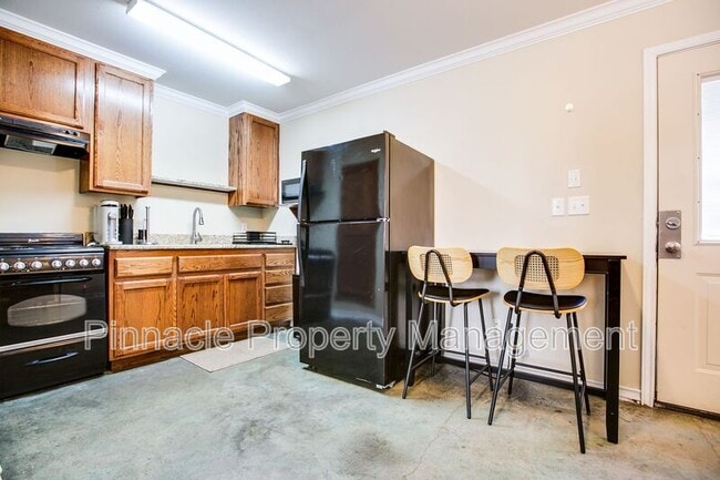 Building Photo - 350 W Ave L