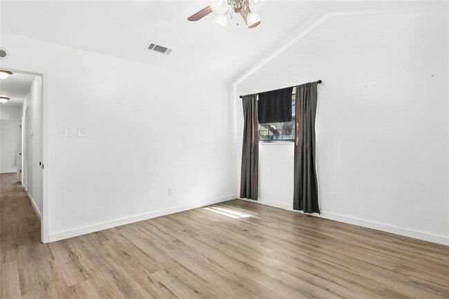 Building Photo - 1401 Dragon Dr