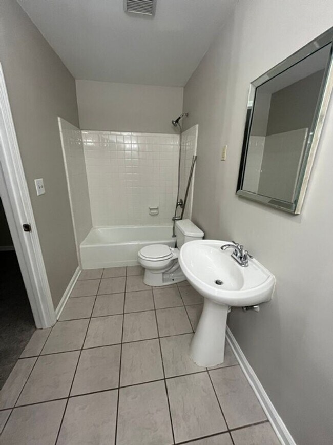 Building Photo - 4804 Yorkwood Dr