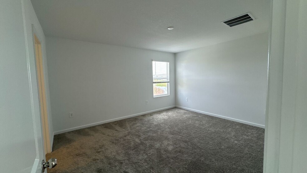 Building Photo - 3430 Howell Dr