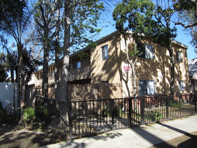 Primary Photo - 437 Walnut Ave
