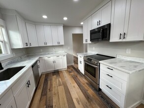 Building Photo - Gorgeous Craftsman available Now