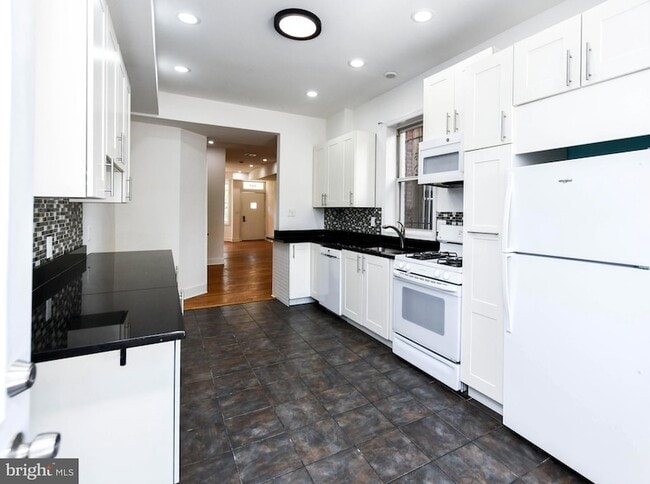 Building Photo - 104 R St NE