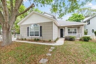 Building Photo - Lovely contemporary home in popular South Jax Beach!