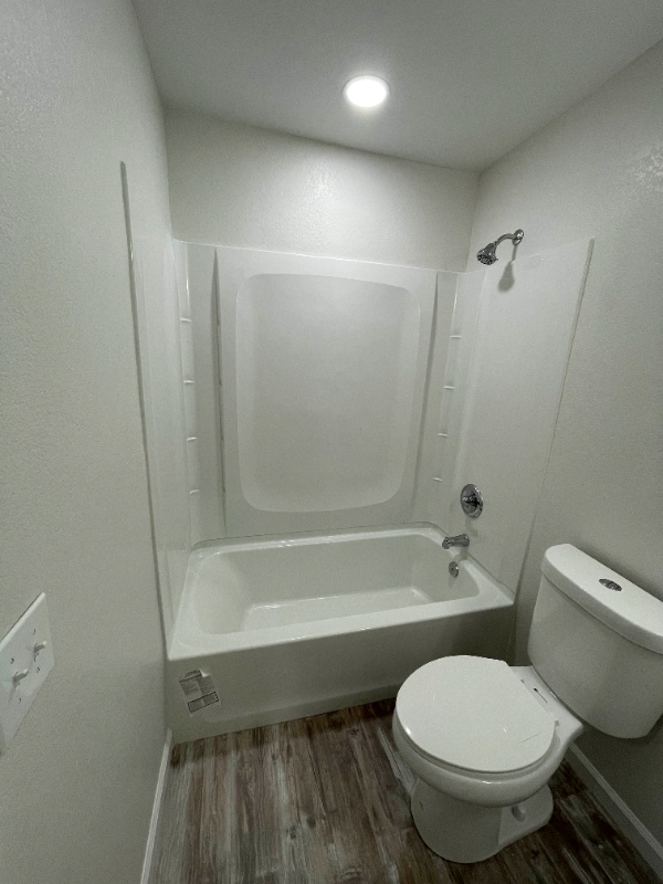 Building Photo - 140 W Upjohn Ave