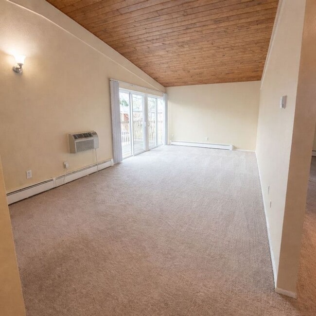 Building Photo - Updates, Simple Utilities, Awesome South Central Location - Maple Tree Apartments