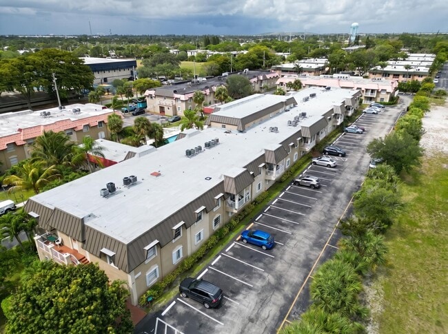 Building Photo - 495 SE 8th St