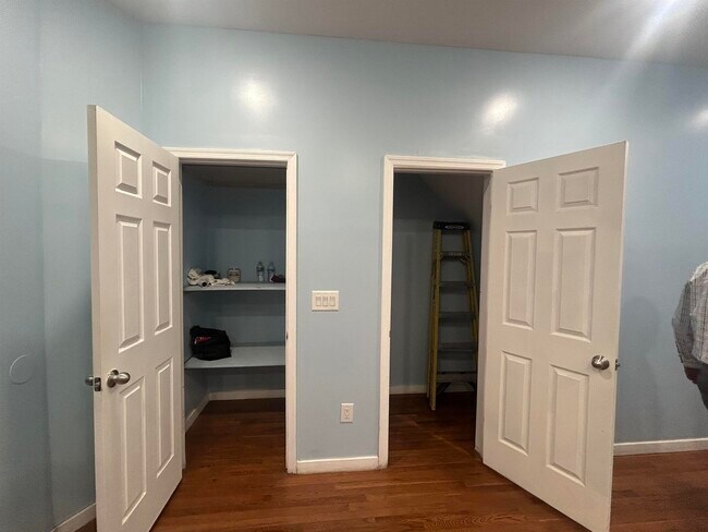 Building Photo - 72 Fairview Ave