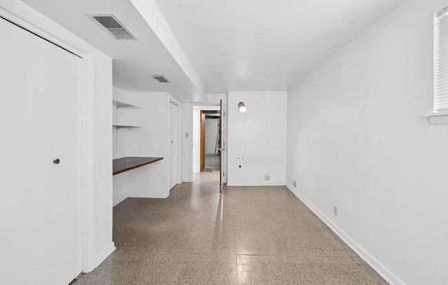 Building Photo - 4-Bedroom 2-bath in West Lafayette!