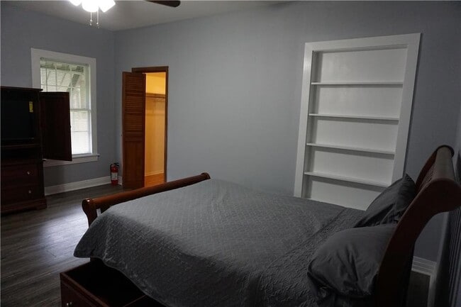 Building Photo - 177 W 5th St