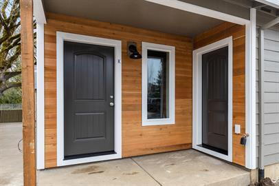 Building Photo - Modern 3 bedroom Duplex