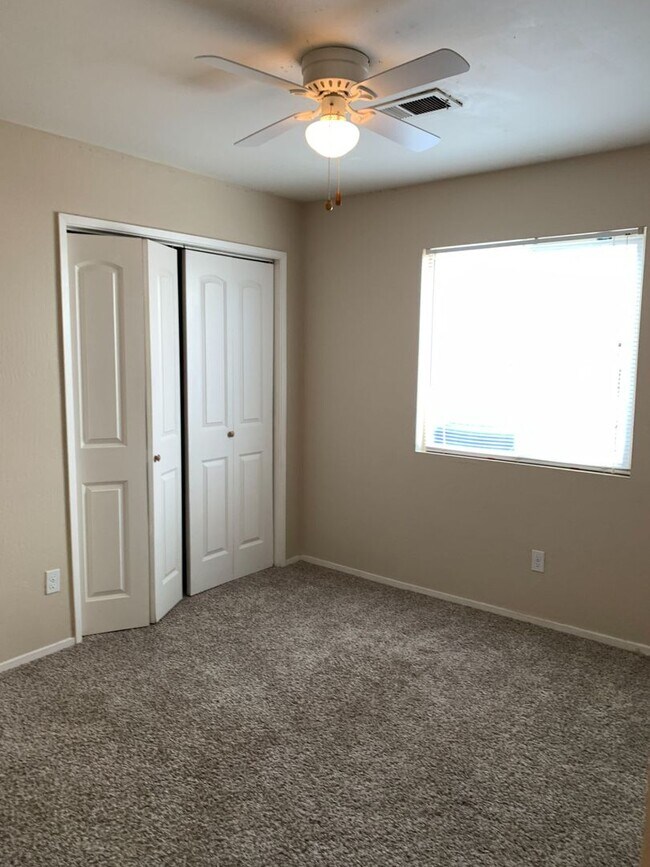 Building Photo - 6204 Straub Ln