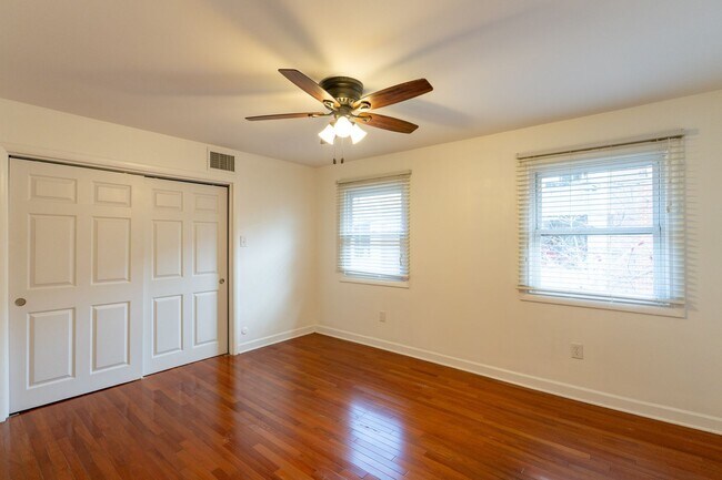 Building Photo - 804 S Warnock St