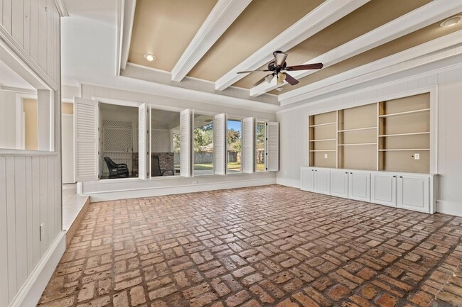 Building Photo - 685 Daventry Dr