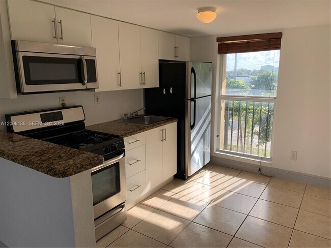 Building Photo - 241 S Royal Poinciana Blvd