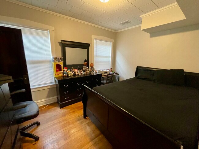 Building Photo - 3431 N Lowell Ave