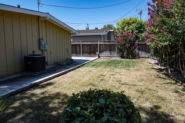 Building Photo - Beautifully updated 3/2 home in desirable Pomderosa Park- Sunnyvale