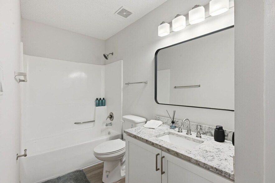 Building Photo - 2200 Deer Path Cir