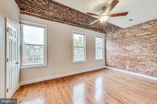 Building Photo - 627 Lamont St NW