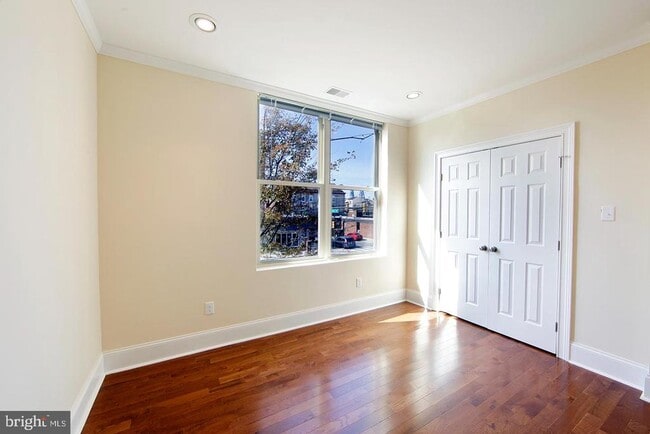 Building Photo - 335 W Girard Ave