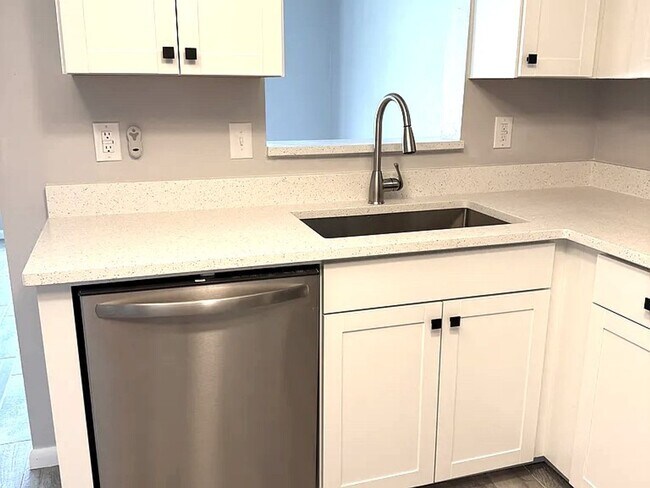 Building Photo - FIRST MONTH RENT FREE@! Immaculate 55+ Condo with Views of Golf Course in N. Ft. Myers
