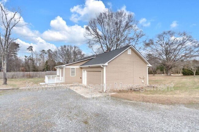 Building Photo - 3959 Lewiston Rd