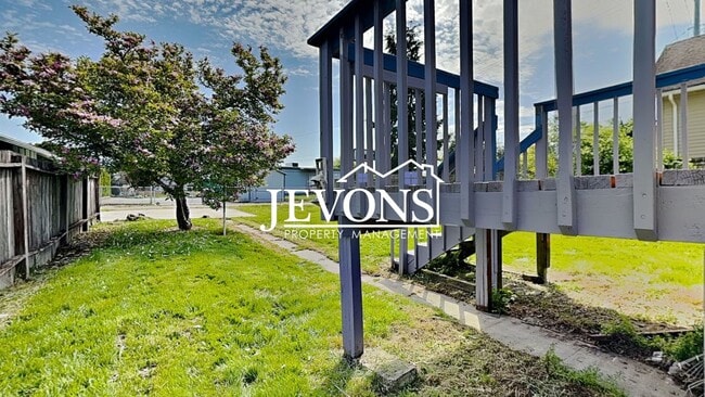 Building Photo - Charming 5-bedroom home near shopping, parks, and University of Puget Sound - Minutes from Cheney...