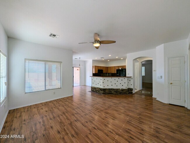 Building Photo - 1530 E Branham Ln