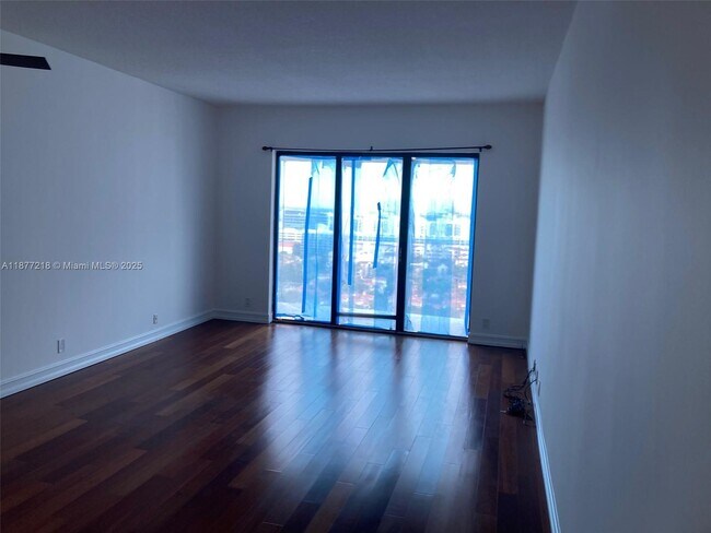 Building Photo - 18151 NE 31st Ct