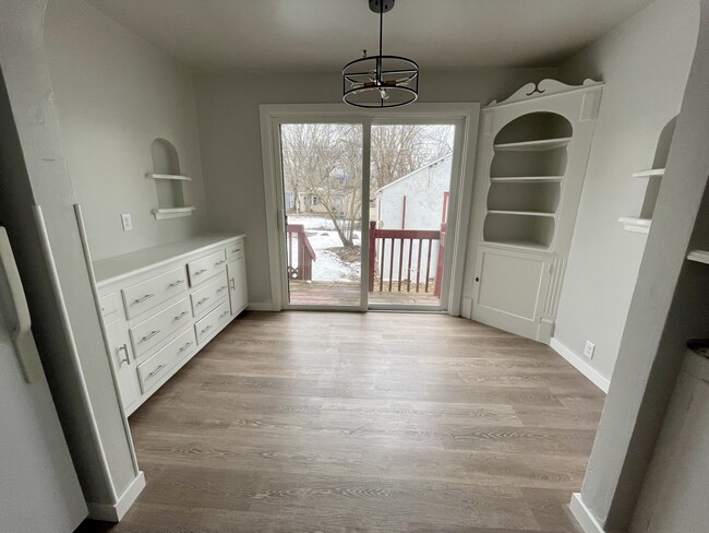 Dining area - 1831 Smith St