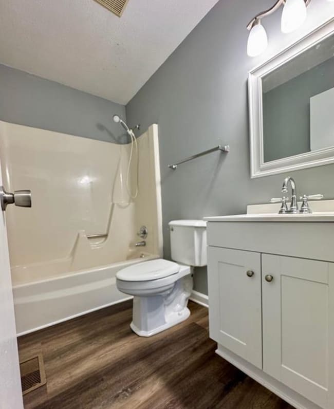 Building Photo - 3 bed & 2 bath home - $400 off first months rent!