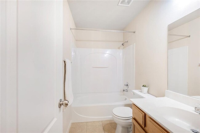 Building Photo - 2205 Independence Dr