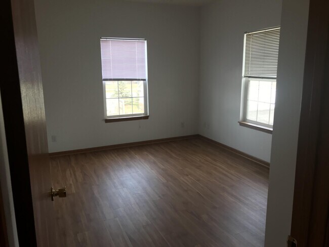 Building Photo - 1209 Mayfield Dr