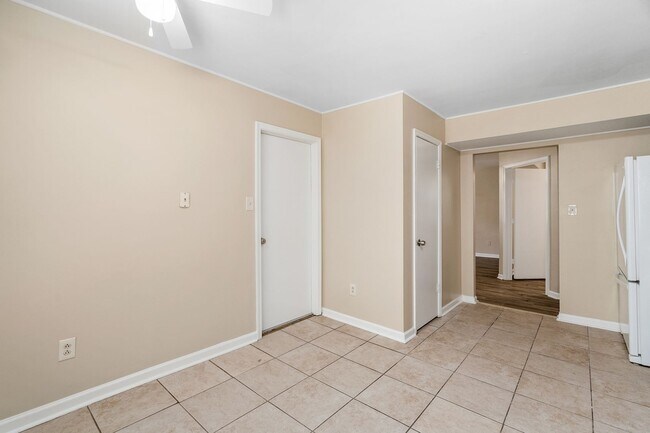 Building Photo - 4117 Rainbow Dr