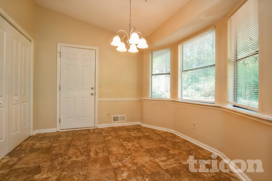 Building Photo - 4063 Tanglewood Rd