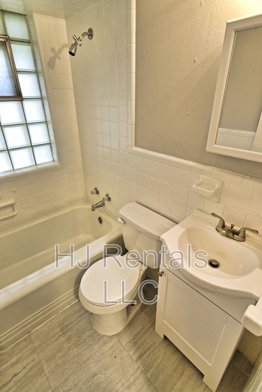 Building Photo - 9650 Cutler Dr