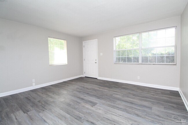 Building Photo - 610 Herschel St