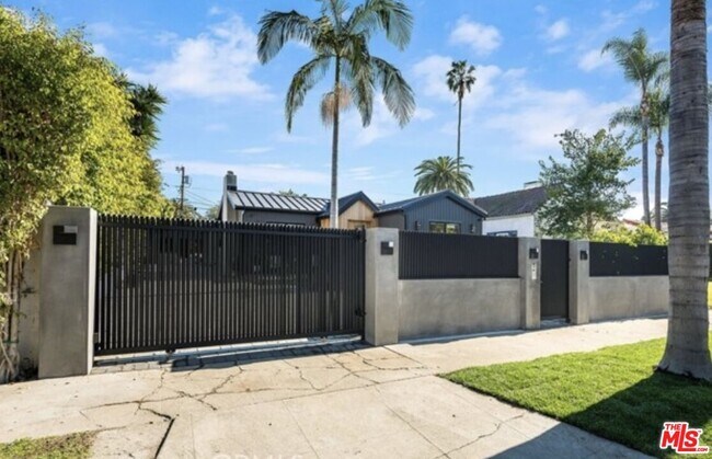 Building Photo - 622 N La Jolla Ave