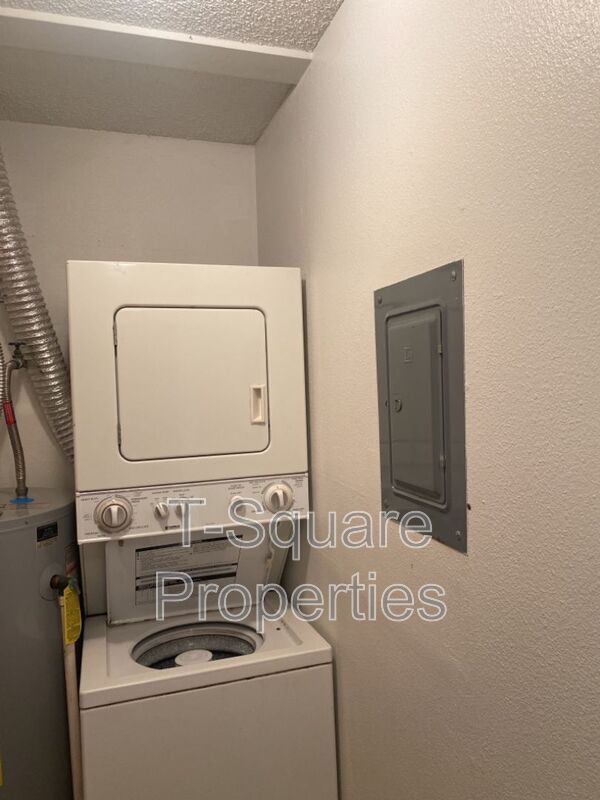 Building Photo - 5804 Hwy Pl