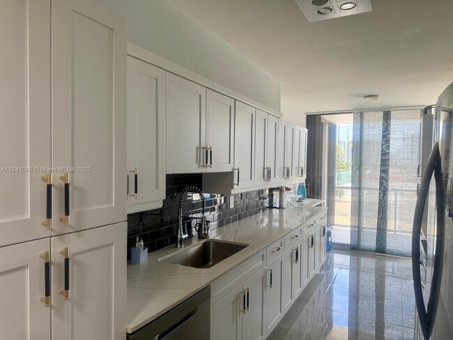 Building Photo - 3640 Yacht Club Dr